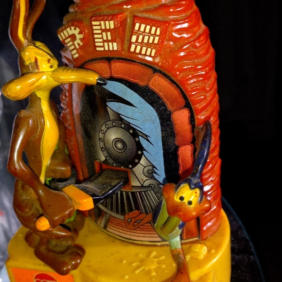 PEZ DISPENSERS VINTAGE Roadrunner alone VALUE US $55 - Picture 6 of 11